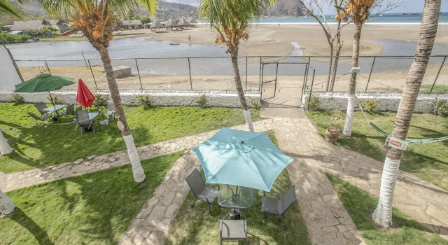 Кровать в общем номере Hotel Mozonte San Juan del Sur