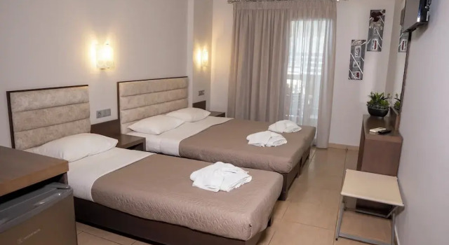 Трёхместный номер Standard с балконом Hotel Epavlis Eleftheriadi