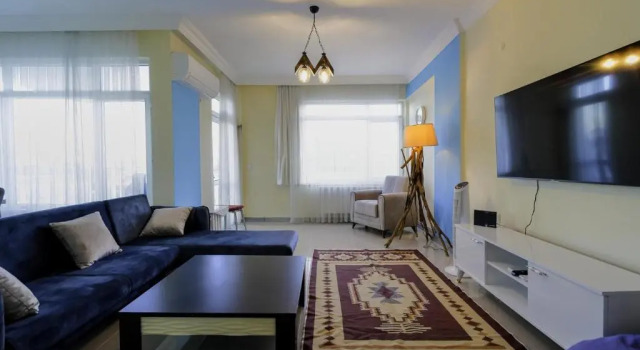 Central and Comfy Flat With Balcony in Muratpasa, Забронировать Отель Отели провинции Антальи с парковкой, Парковка