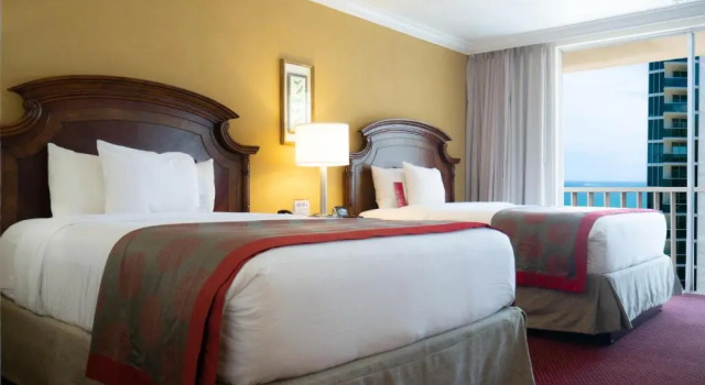 Четырёхместный номер Deluxe с частичным видом Ramada Plaza by Wyndham Marco Polo Beach Resort