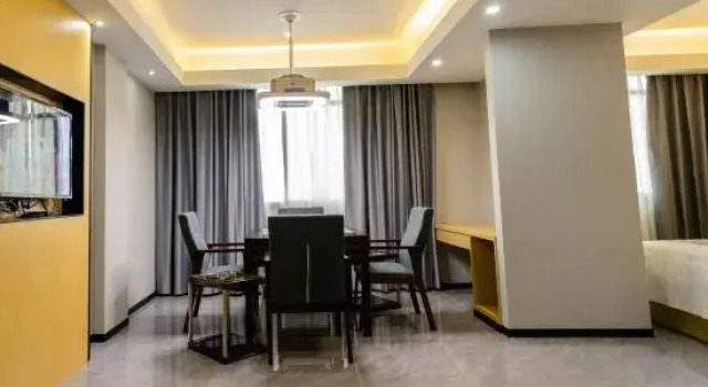 Двухместный люкс Deluxe Tuwo Holiday Hotel (You County Bus Terminal)