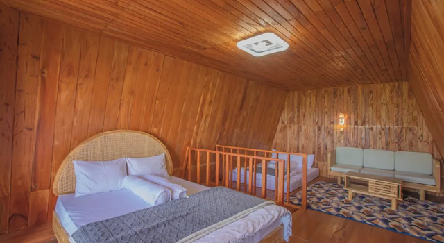 Emerald Cabin Dieng