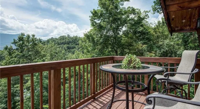 Smoky Mountain View 3 Bedroom Home with Hot Tub