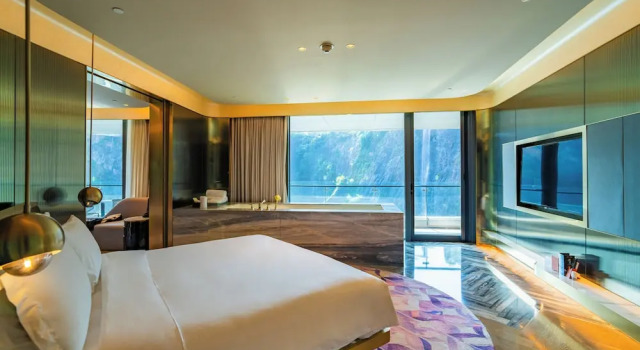 Двухместный люкс with Waterfall view InterContinental Shanghai Wonderland by IHG