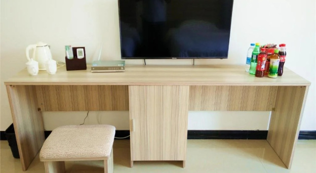 Guilin Yangshuo Jingying Huanle Village Holiday Inn, Забронировать Отель Отели Яншо с парковкой, рядом с Парк Яншо, Парковка