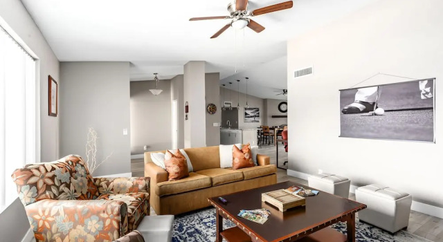 Коттедж The Diamond - Private Pool / Pet Friendly / 4BD Near Arena