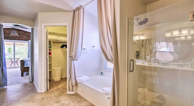 Коттедж с 4 комнатами с балконом Boat Dock, Game Room! Lakefront Glendale Getaway