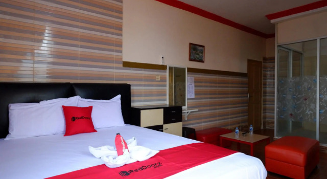 RedDoorz near Kendari Beach 2, Prenota Hotel Kendari 