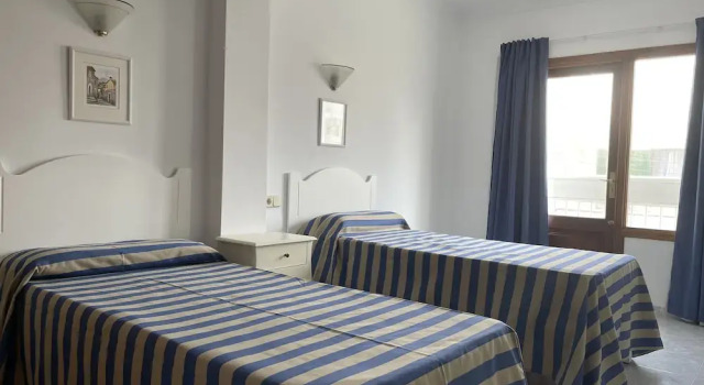 Habitación doble con balcón Hostal CAN GALLU