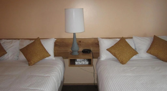 Northway Motor Inn, Забронировать Отель Отели Британской Колумбии с парковкой, Парковка