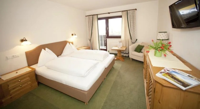 Hotel Pension Theresia, Rezerwuj Hotel Hotele w Salzburg z parkingiem, Parking