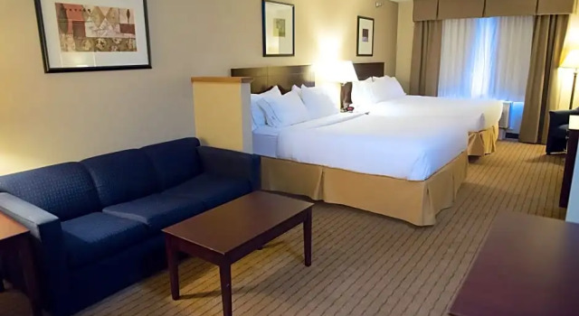 Люкс Standard Holiday Inn Express Devils Lake by IHG