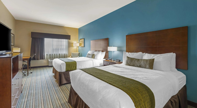 Четырёхместный номер Standard Best Western Plus Patterson Park Inn