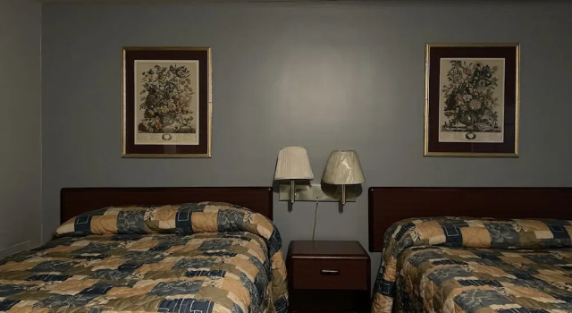 Двухместный номер Standard c 1 комнатой Budget Host Three Crowns Motor Lodge