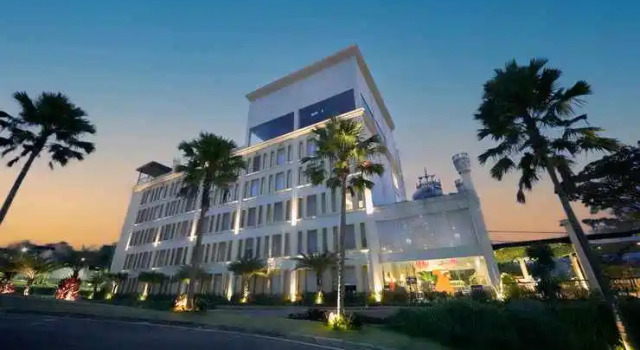 Jamboo Kingdom Hotel & Resort, Book Ferieresort Hoteller i Tulungagung med pool, Swimmingpool