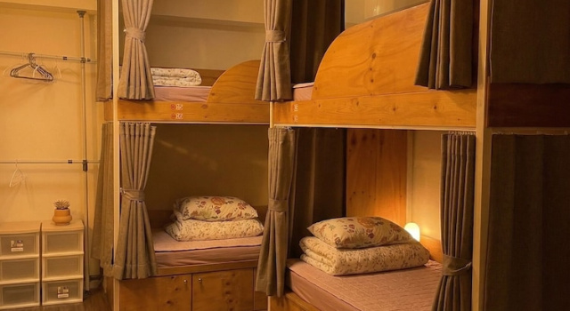 Кровать в общем номере UWA Guesthouse
