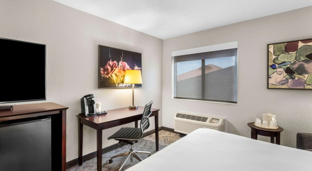 Четырёхместный номер Standard Best Western Oswego Hotel