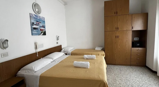 Трёхместный номер Standard с балконом Hotel Till