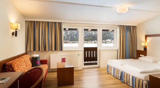 Двухместный номер Standard с балконом и с видом на горы KUHOTEL Steinplatte, Trademark Collection by Wyndham