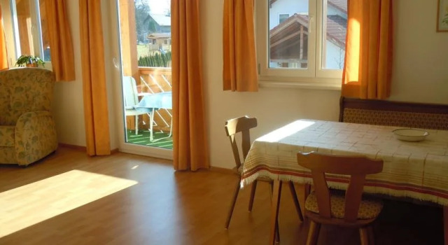 Ferienwohnung Bergblick, Book Hotel Bad Goisern 