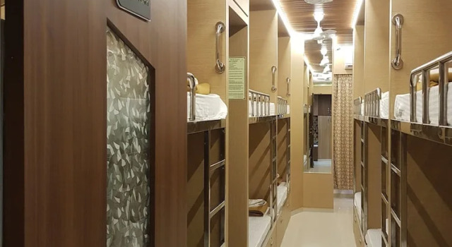 Кровать в общем номере Hotel Nice Stay