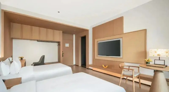 Четырёхместный номер Premium Holiday Inn Ganzhou Orchid Town