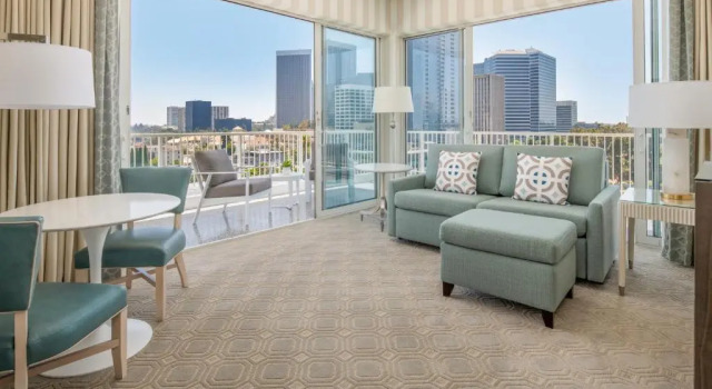 Двухместный люкс Mobility/Hearing Access Roll In Shower Executive The Beverly Hilton