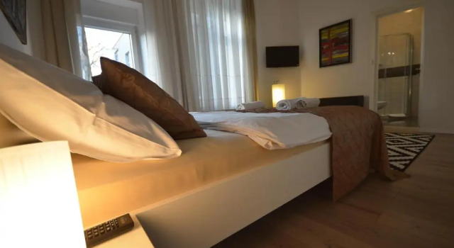 Студия с балконом Downtown Luxury Apartment