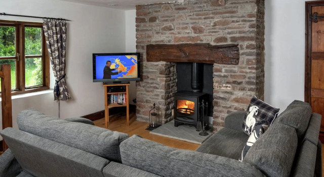 A Lovely old Stone Barn Between Talgarth and Crickhowell, Buchen Sie Hotel Crickhowell Brecon Beacons