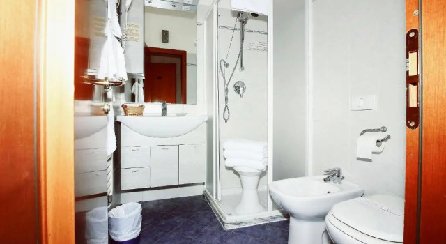 Трёхместный номер Standard с балконом и с частичным видом на море Hotel Siesta