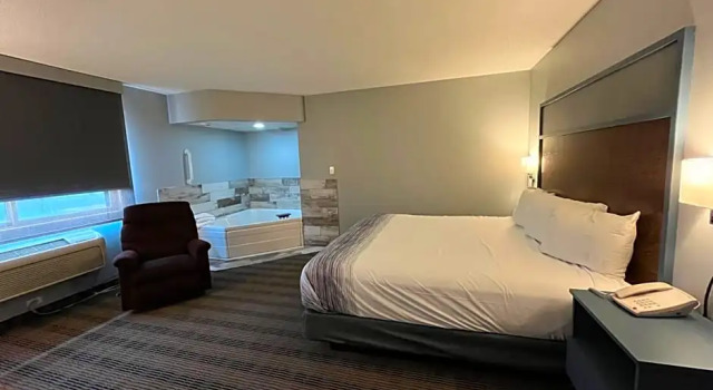 Номер Standard AmericInn by Wyndham Ladysmith