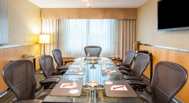 Crowne Plaza West, Varaa Hotelli Hotellit Minnesota pysäköinnillä, Pysäköinti