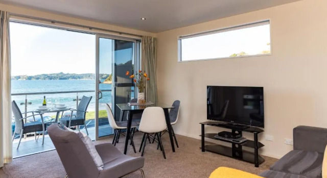 Апартаменты c 1 комнатой с видом на воду Edgewater Palms Apartments
