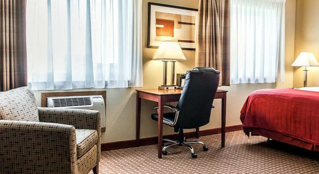 Люкс Quality Inn & Suites Davenport near I-80