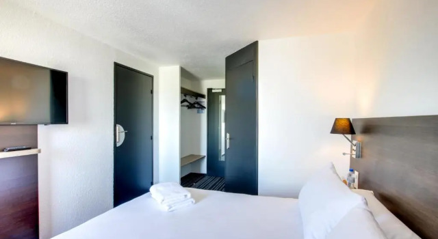 Семейный номер Standard Brit Hotel Reims La Neuvillette