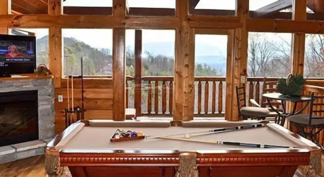 Номер Luxury с 2 комнатами с балконом и с видом на горы Dollywood Cabins