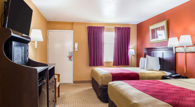 Четырёхместный номер Standard Econo Lodge Jacksonville near Little Rock Air Force Base