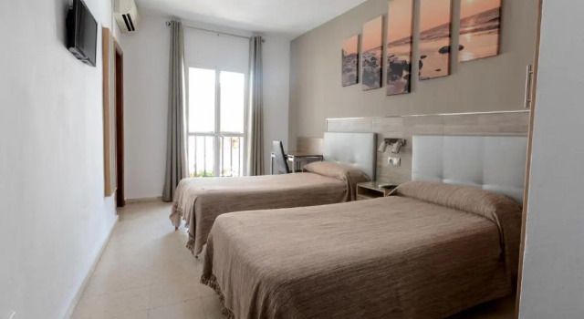 Двухместный номер Standard с балконом Hostal La Pilarica