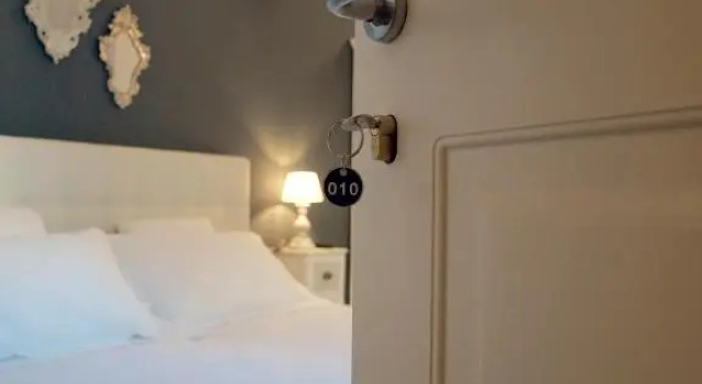 Двухместный номер Standard с балконом Cosmopolitan Central Rooms