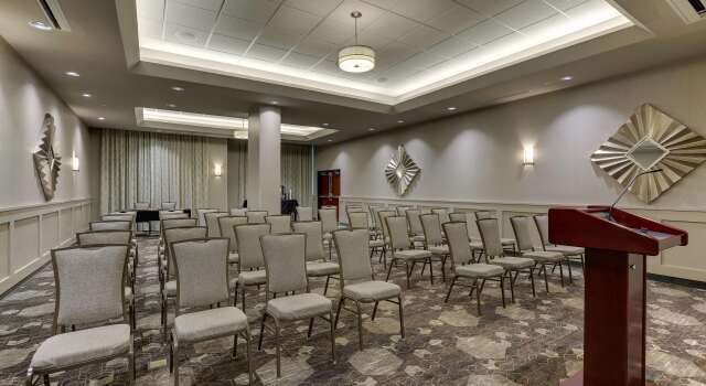 Drury Inn & Suites Cincinnati Northeast Mason, Boek Hotel Hotels in Mason met parkeren, Parkeren