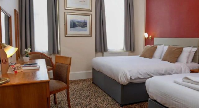 Трёхместный семейный номер Standard Best Western Queens Hotel