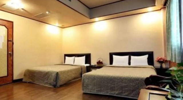 Четырёхместный семейный номер Standard Hotel Lee-Chan