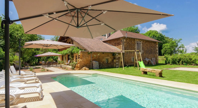 Spacious farmhouse with private heated pool in a rustic garden, Prenota Casa vacanze Hotel a Aquitania con parcheggio, Parcheggio