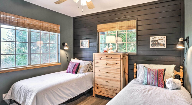Коттедж Luxe Lake Arrowhead Getaway w/ Treetop Views!