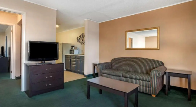 Люкс с 2 комнатами Rodeway Inn & Suites Rehoboth Beach
