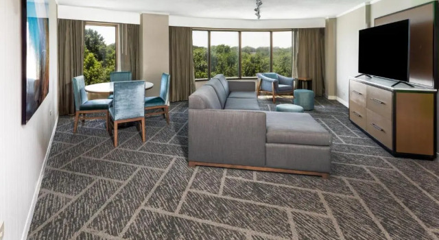 Двухместный люкс Parlor 2-room DoubleTree by Hilton Tulsa - Warren Place