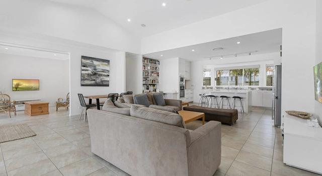 Perfect Family Holiday Home on Noosa Sound - 3 Key Court, Prenota Hotel Hotel a Queensland con parcheggio, Parcheggio