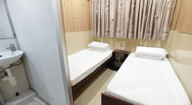 Кровать в общем номере (мужской номер) Hoo Sang Hostel (Mong Kok Metro Station E1 Exit)