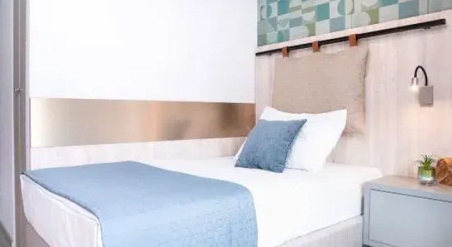 Кровать в общем номере HOTEL Am Spichernplatz