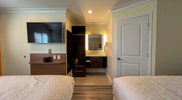 Четырёхместный номер Standard Greenwich Inn